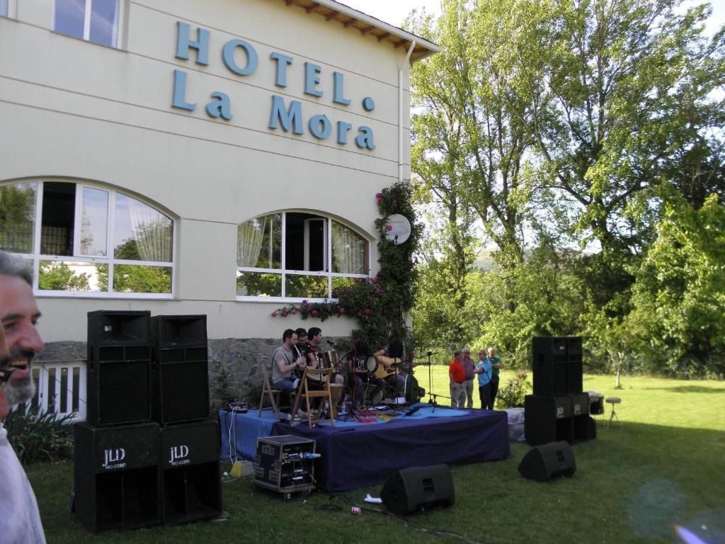 Hotel La Mora Villaseca de Laciana Bagian luar foto