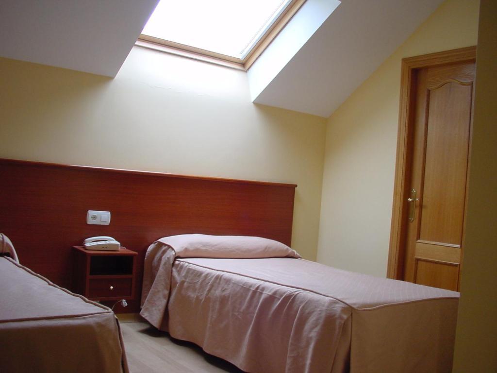 Hotel La Mora Villaseca de Laciana Ruang foto