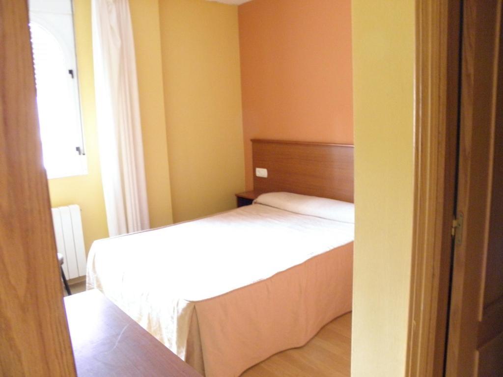 Hotel La Mora Villaseca de Laciana Ruang foto