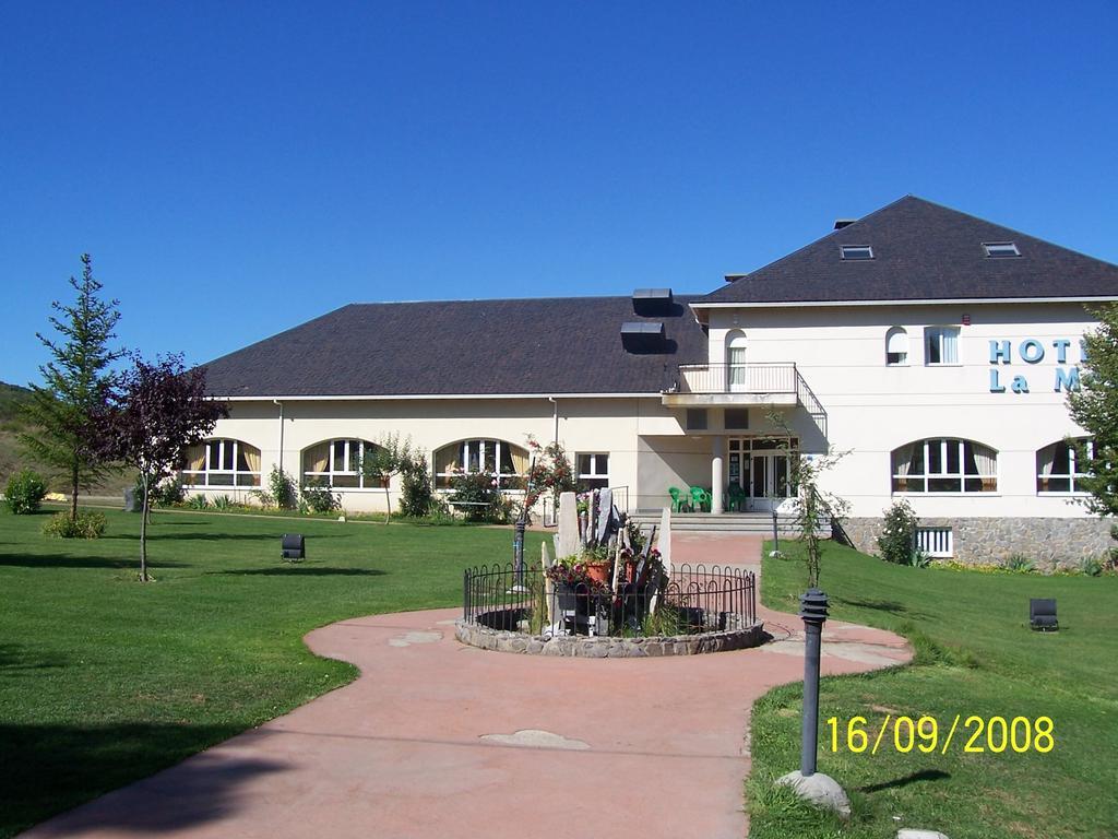 Hotel La Mora Villaseca de Laciana Bagian luar foto