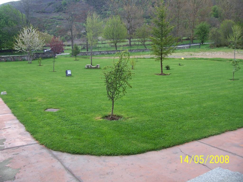 Hotel La Mora Villaseca de Laciana Bagian luar foto
