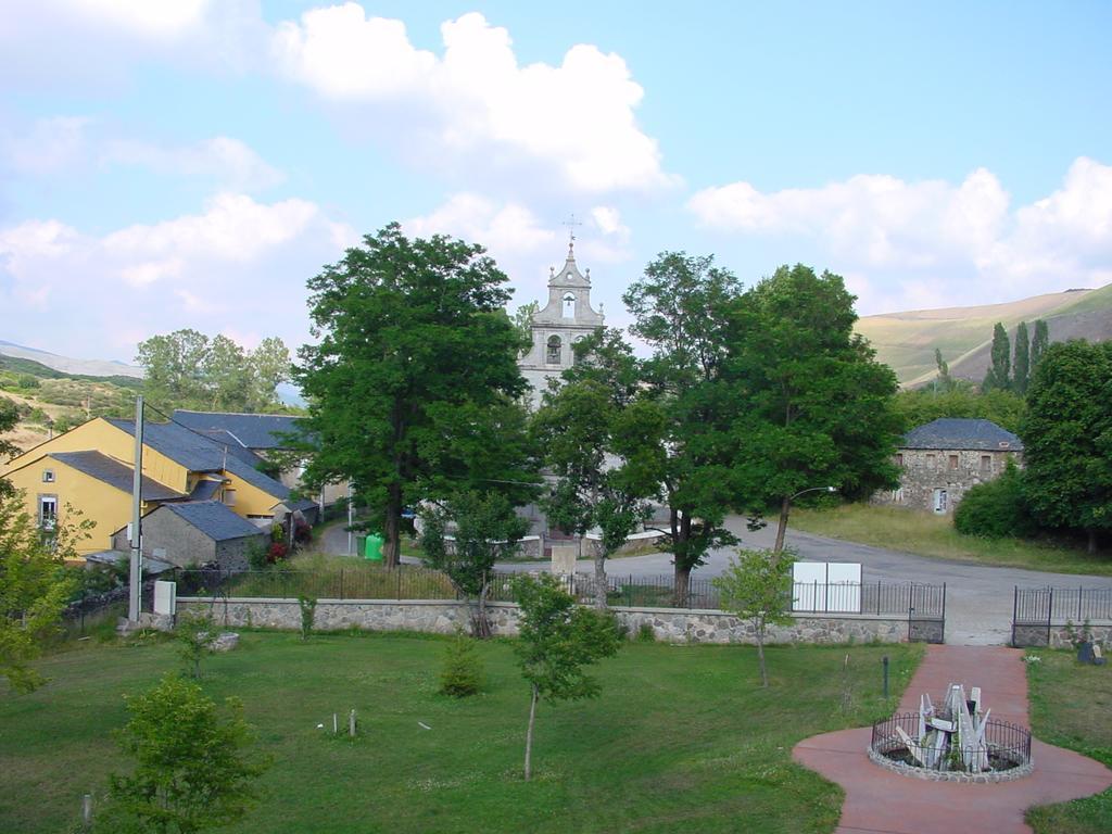 Hotel La Mora Villaseca de Laciana Bagian luar foto